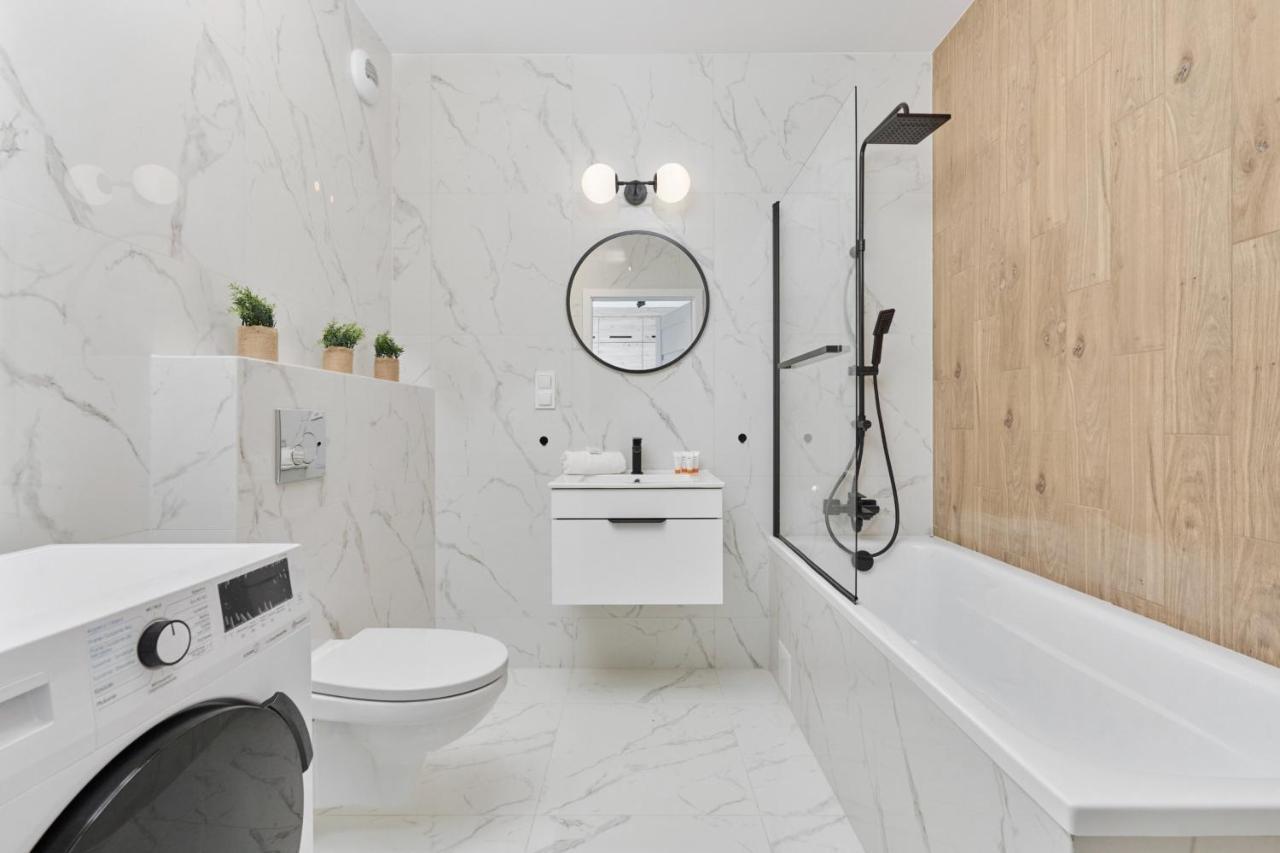 Nowoczesny Apartament Z Balkonem I Parkingiem W Centrum Wroclawia By Noclegi Renters Exteriér fotografie